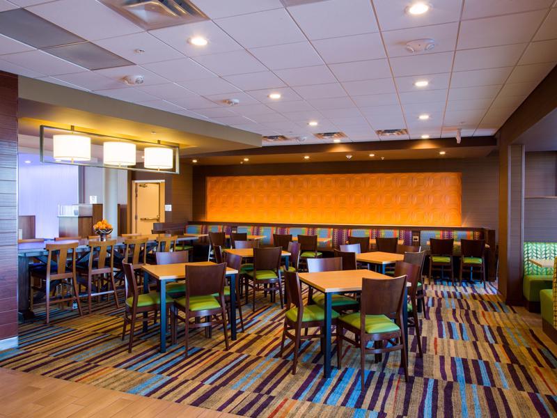 Fairfield Inn & Suites By Marriott Lincoln Southeast Exterior photo